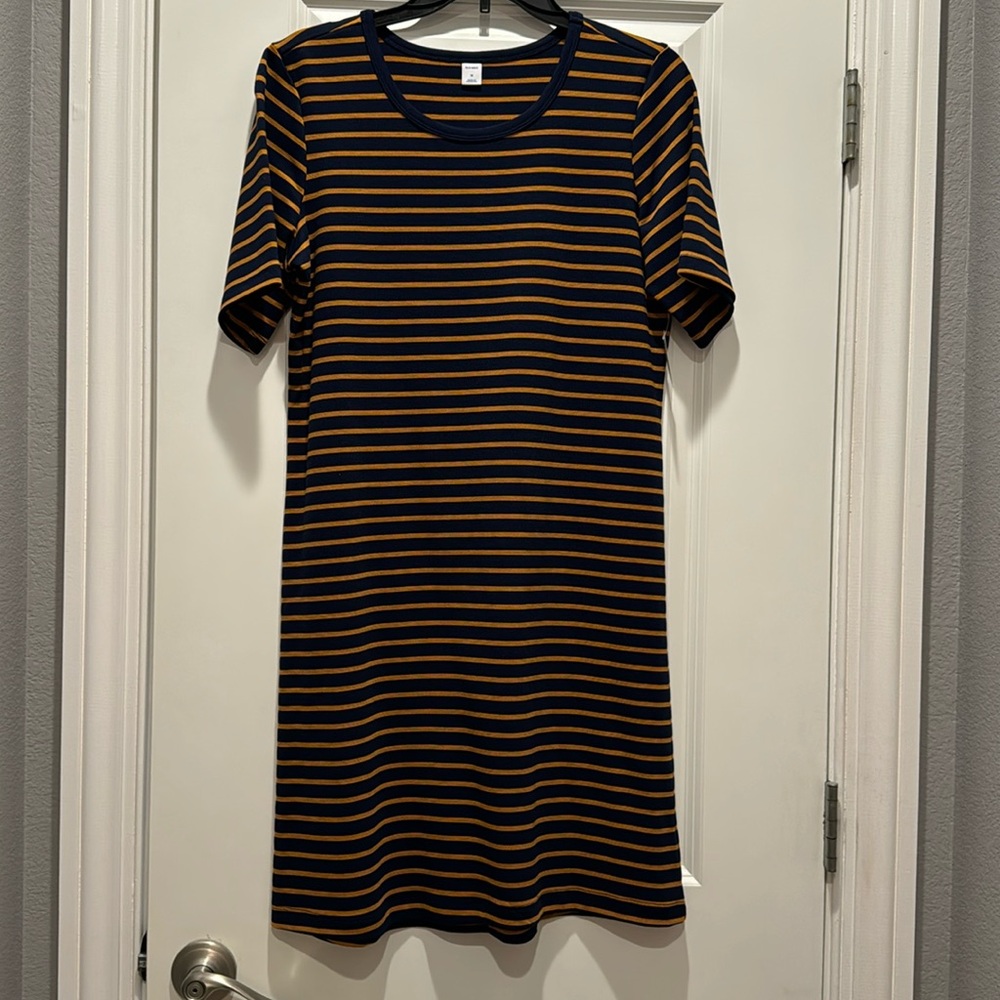 Old Navy women's size medium short sleeve dress NWT